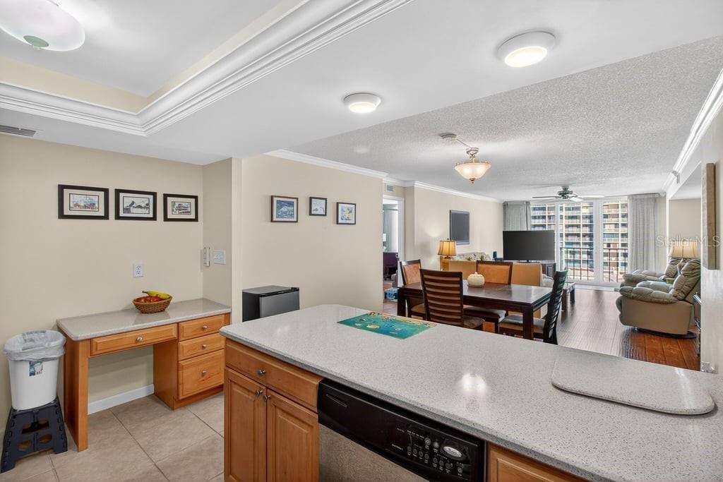 Listing photo id 6 for 1400 Gulf Boulevard 506