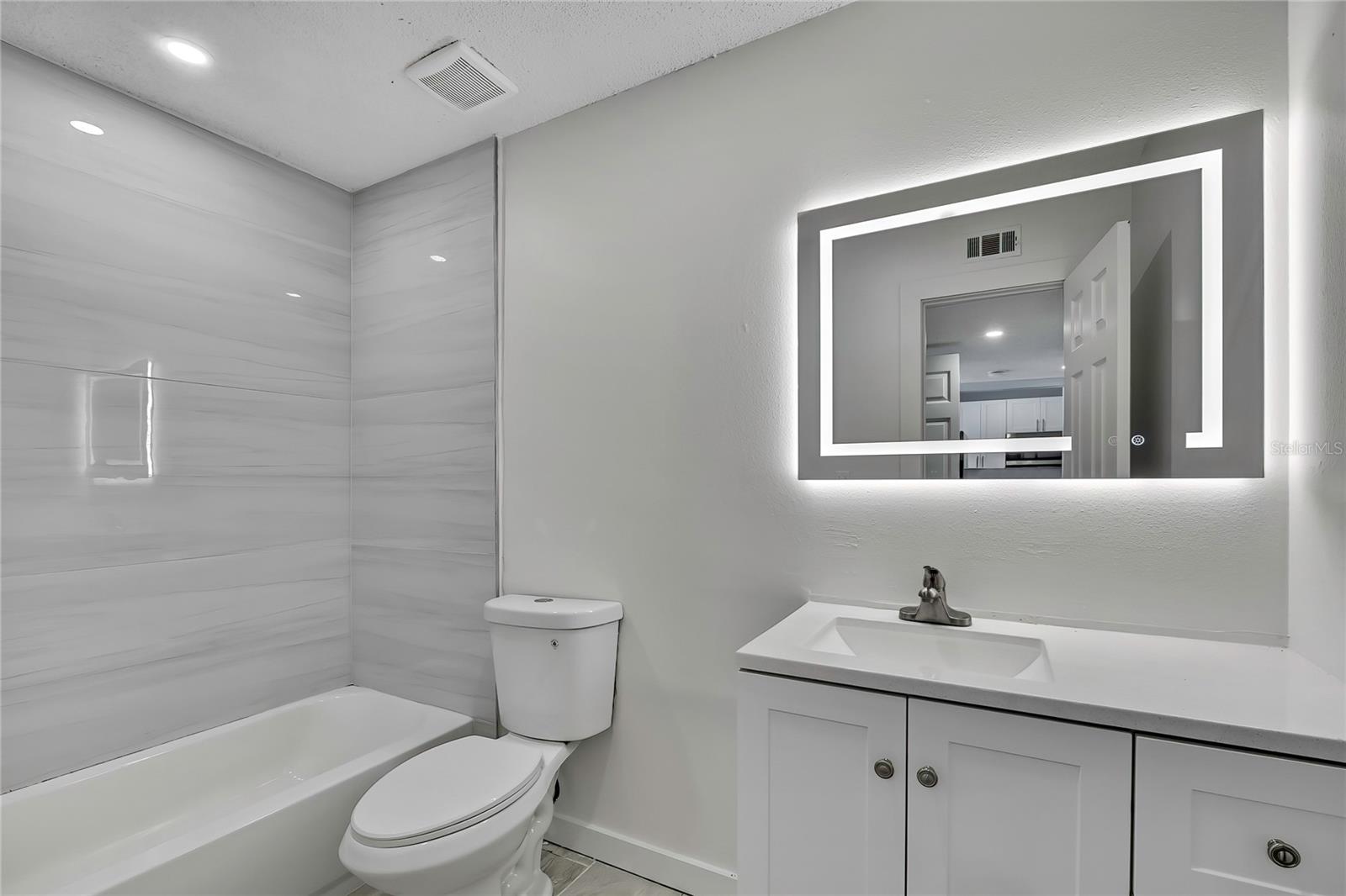 Image 13 of 25 For 10931 Tidewater Circle 10986