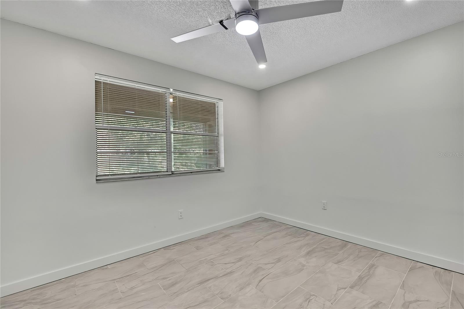 Image 22 of 25 For 10931 Tidewater Circle 10986