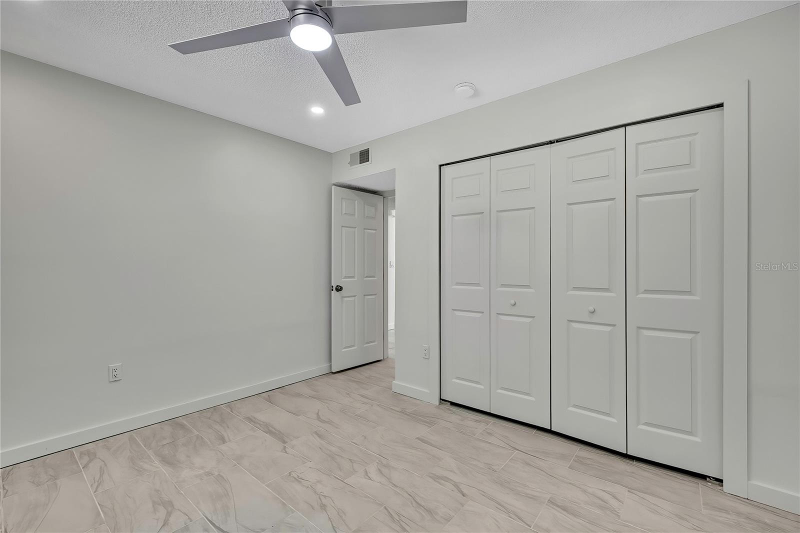 Image 23 of 25 For 10931 Tidewater Circle 10986