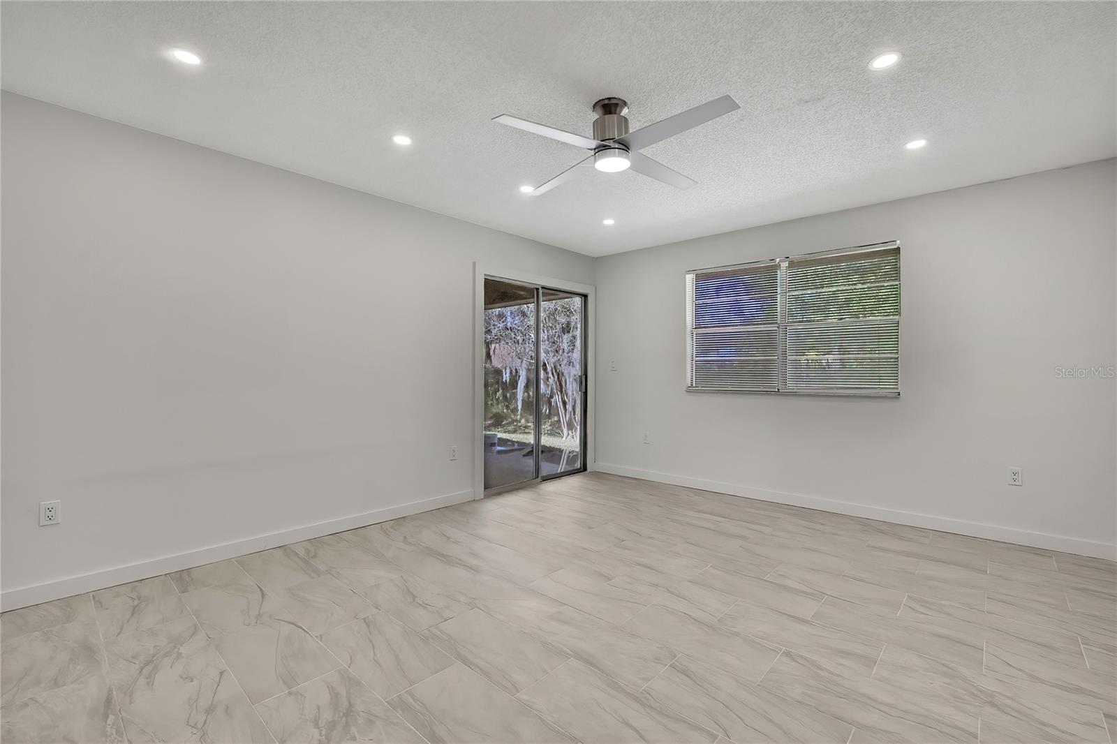 Image 4 of 25 For 10931 Tidewater Circle 10986