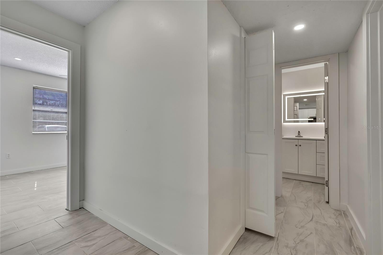 Image 7 of 25 For 10931 Tidewater Circle 10986