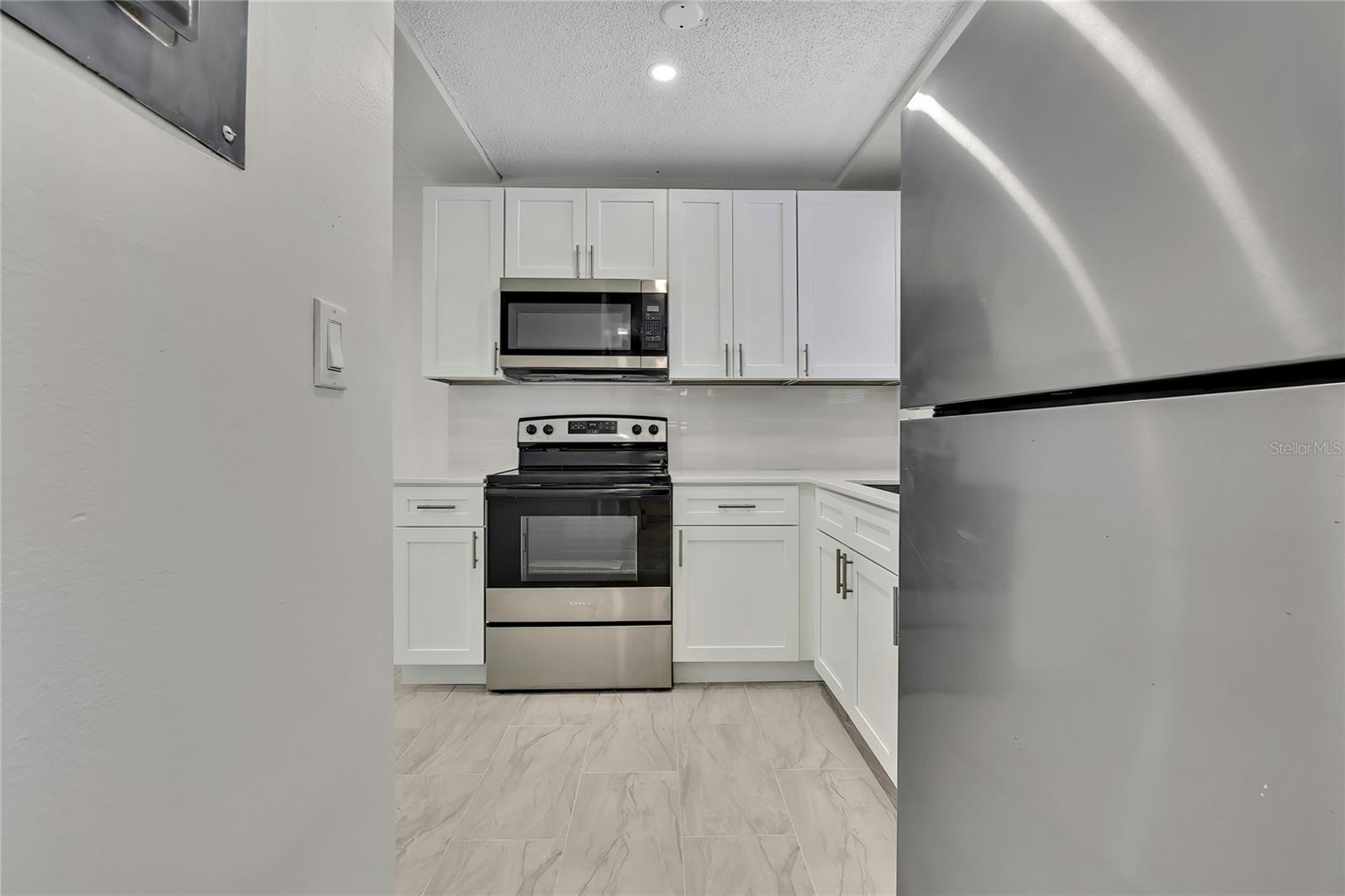 Image 8 of 25 For 10931 Tidewater Circle 10986