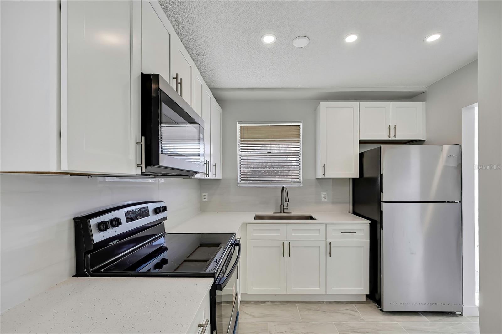 Image 10 of 20 For 10931 Tidewater Circle 10987