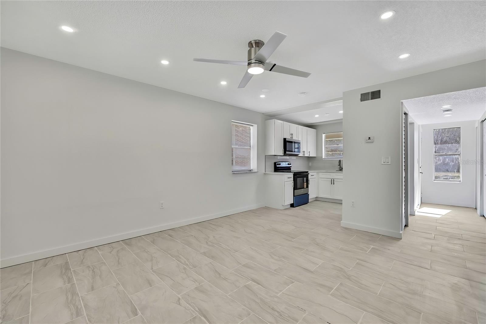 Image 11 of 20 For 10931 Tidewater Circle 10987