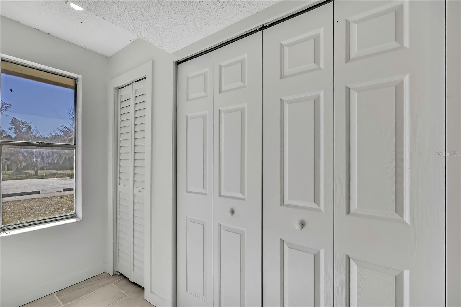 Image 12 of 20 For 10931 Tidewater Circle 10987