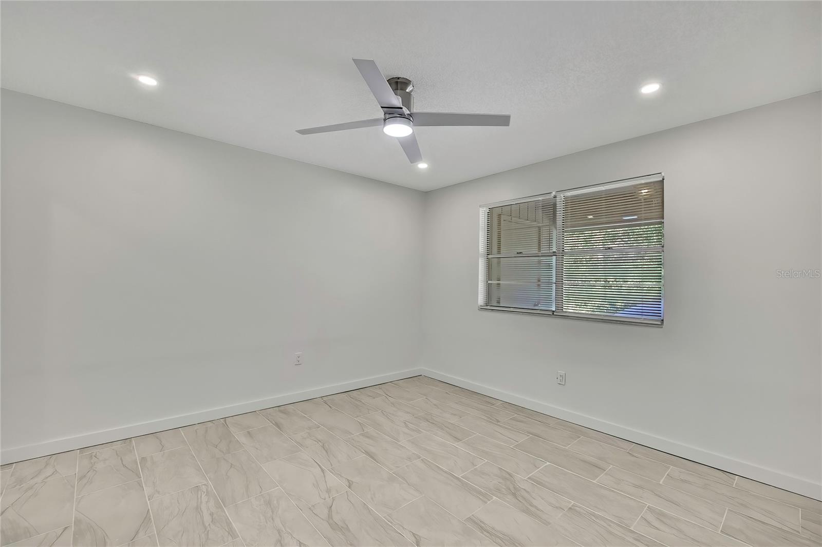 Image 13 of 20 For 10931 Tidewater Circle 10987