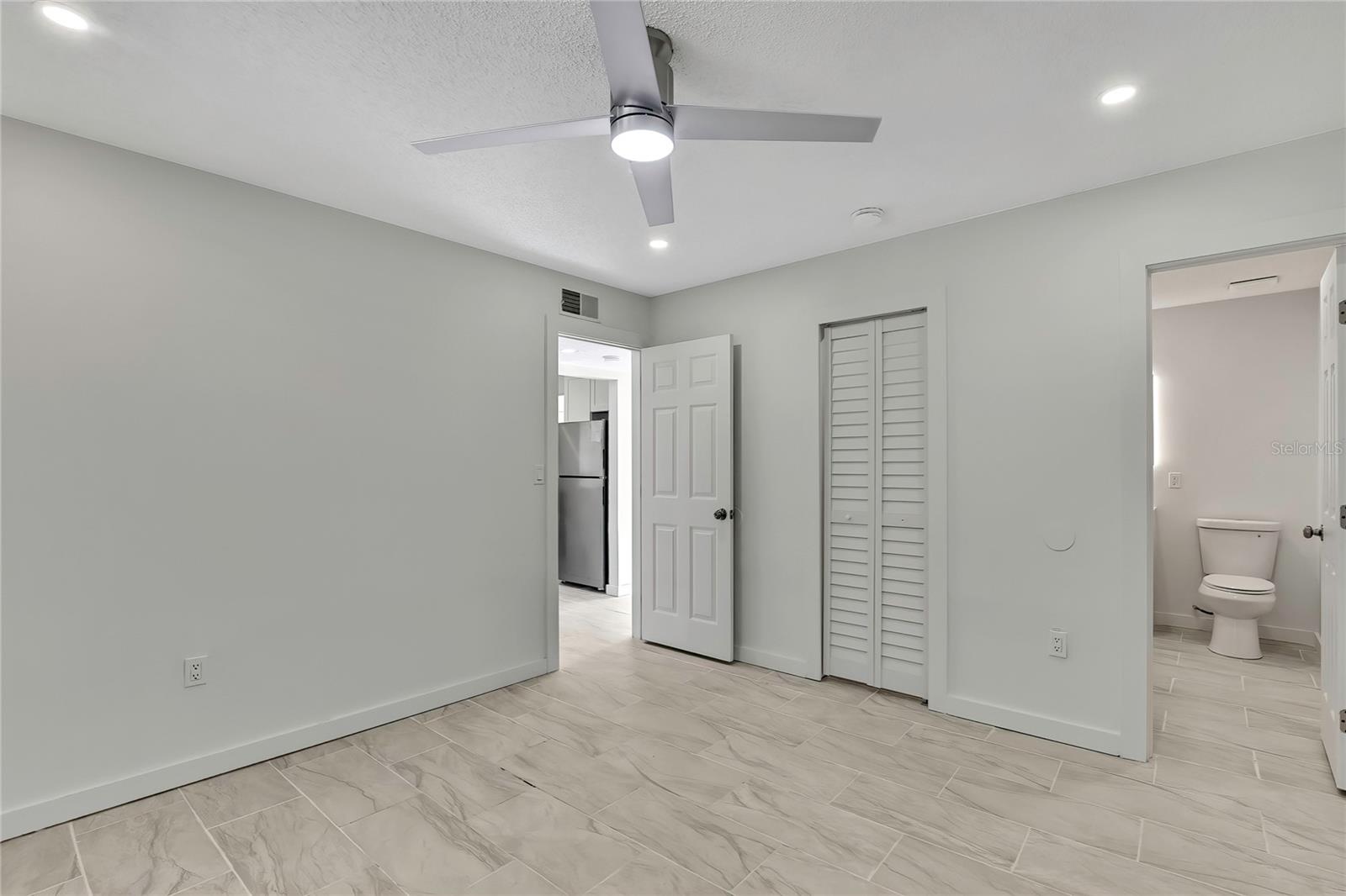 Image 15 of 20 For 10931 Tidewater Circle 10987