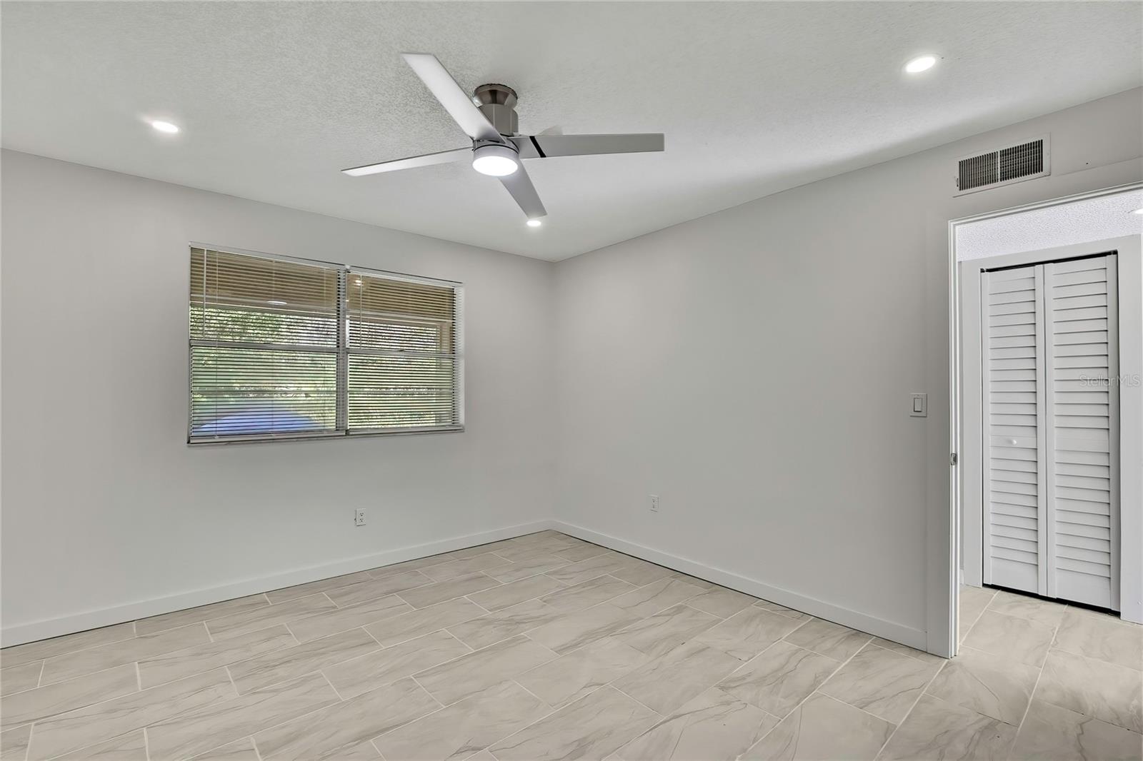 Image 16 of 20 For 10931 Tidewater Circle 10987