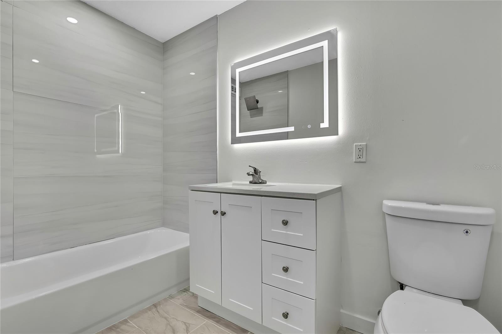 Image 17 of 20 For 10931 Tidewater Circle 10987