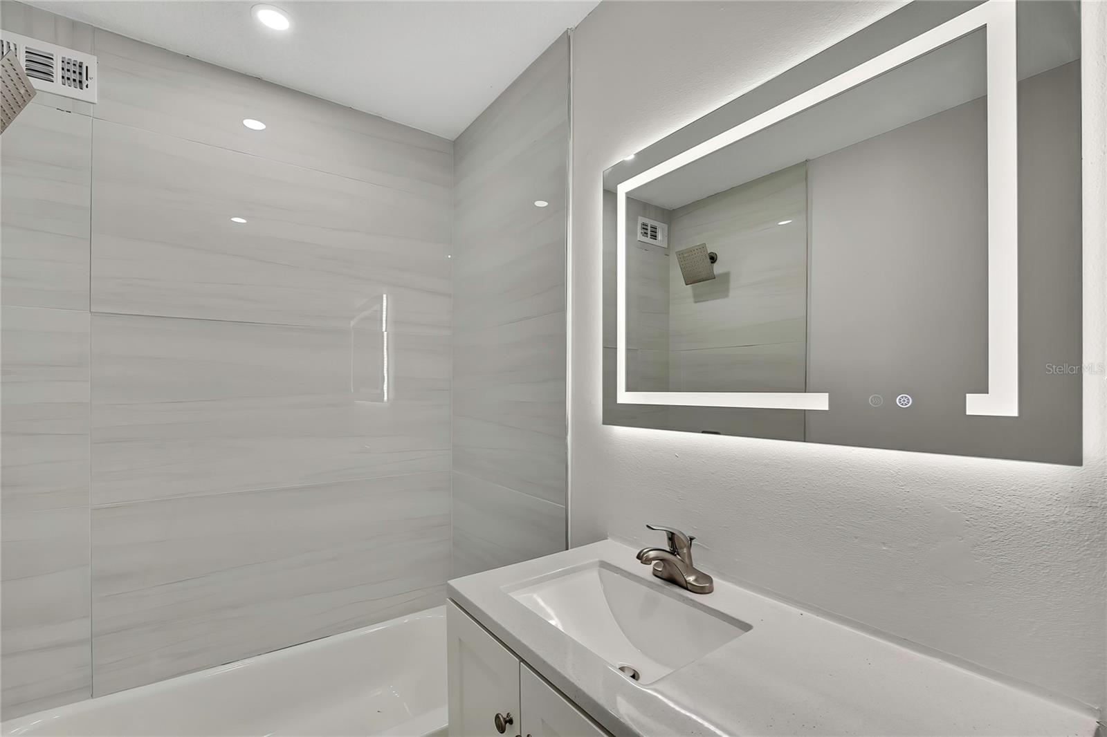 Image 18 of 20 For 10931 Tidewater Circle 10987