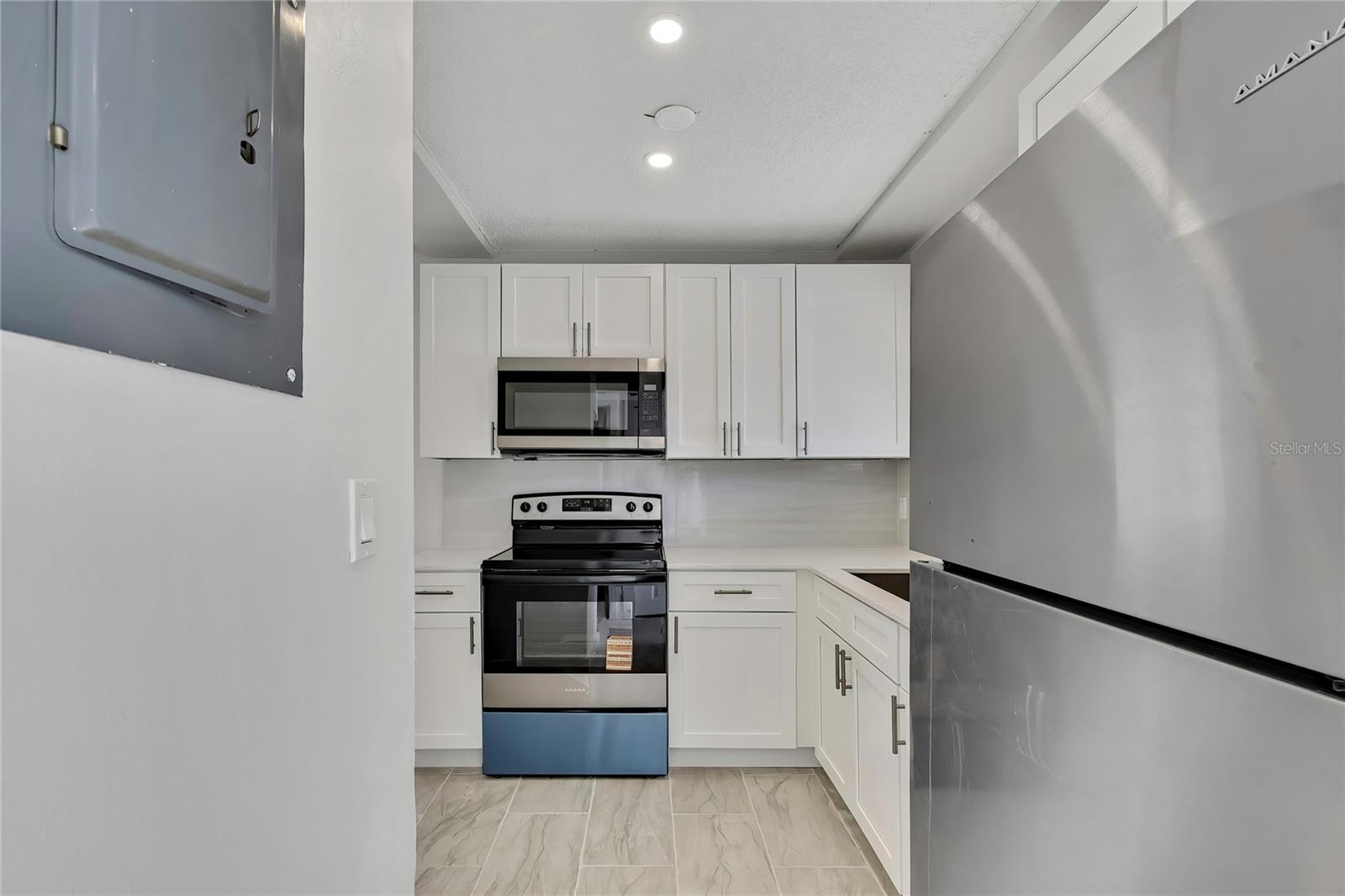 Image 7 of 20 For 10931 Tidewater Circle 10987