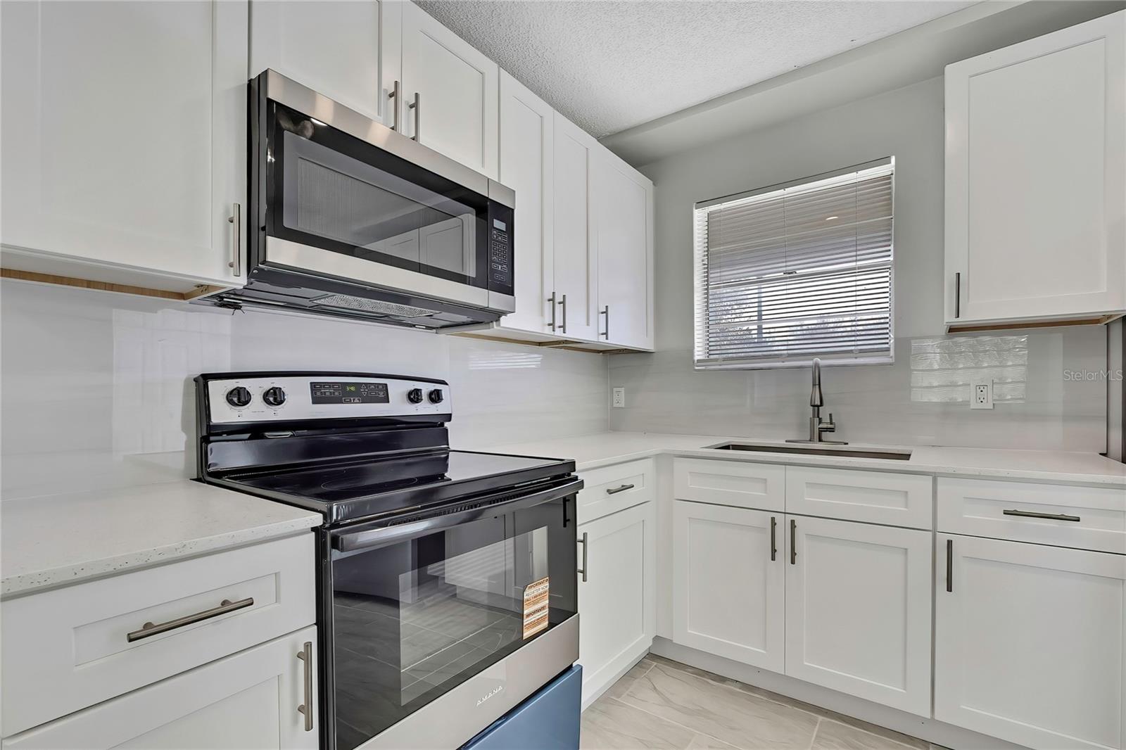 Image 9 of 20 For 10931 Tidewater Circle 10987