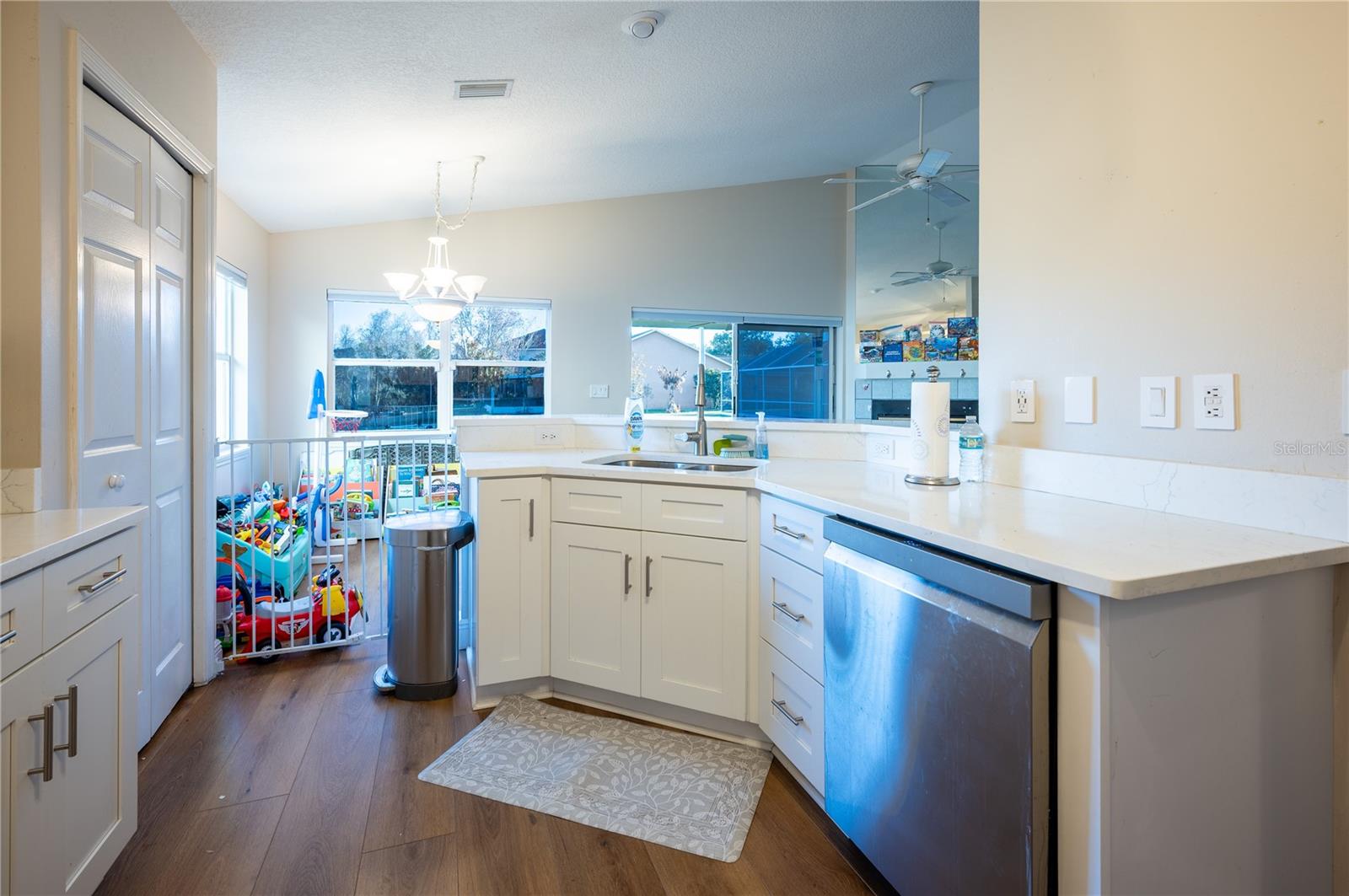 Listing photo id 8 for 27350 New Smyrna Drive