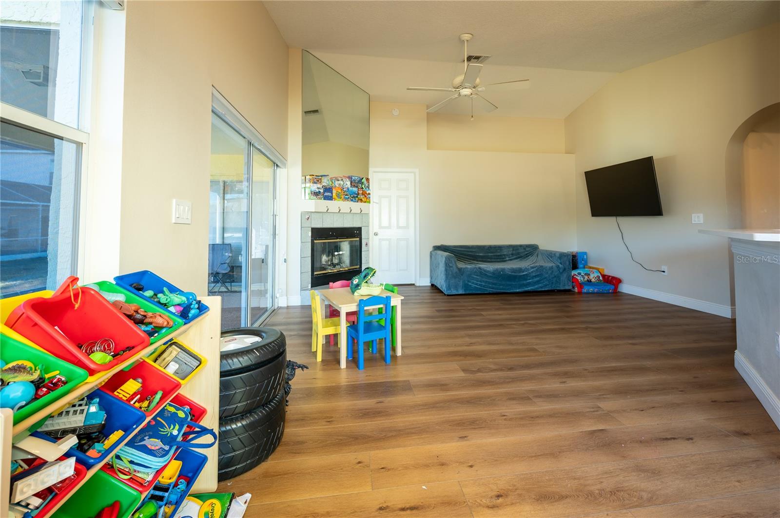 Listing photo id 10 for 27350 New Smyrna Drive