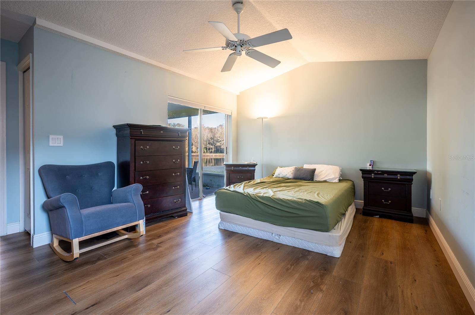 Listing photo id 16 for 27350 New Smyrna Drive