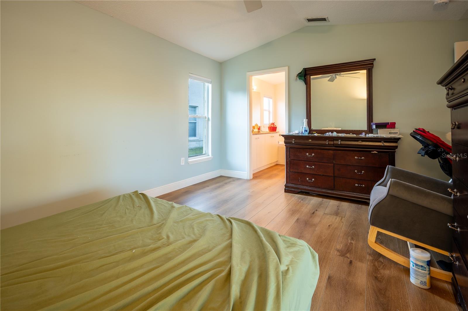 Listing photo id 17 for 27350 New Smyrna Drive