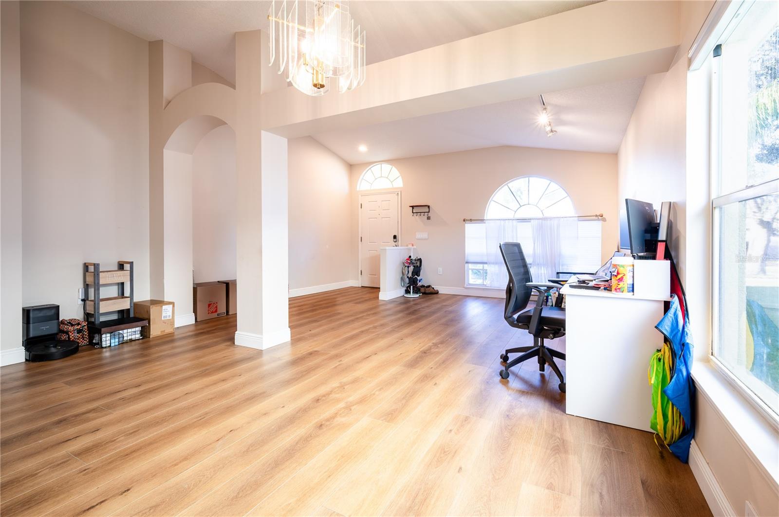 Listing photo id 2 for 27350 New Smyrna Drive