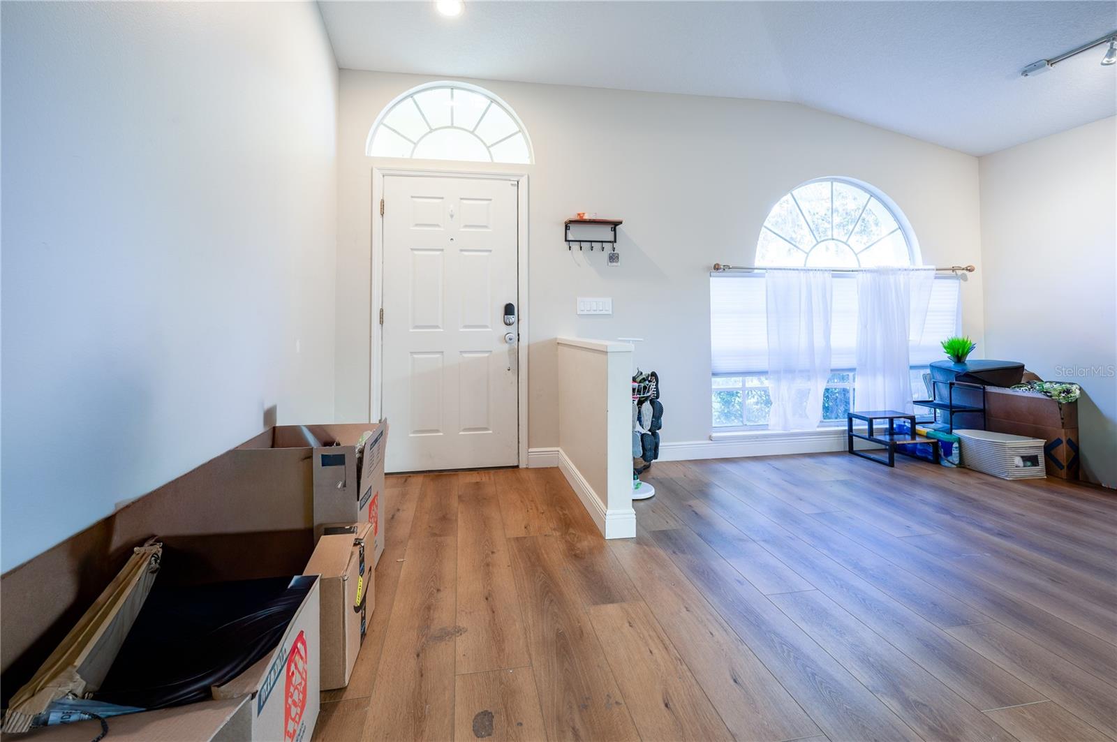 Listing photo id 3 for 27350 New Smyrna Drive