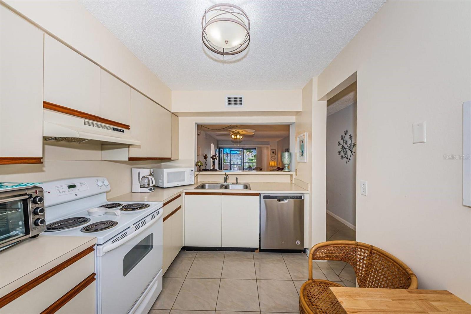 Image 7 of 21 For 6294 Bahia Del Mar Circle 114