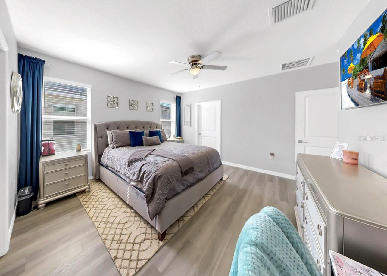 Image 27 of 49 For 11117 Leland Groves Drive