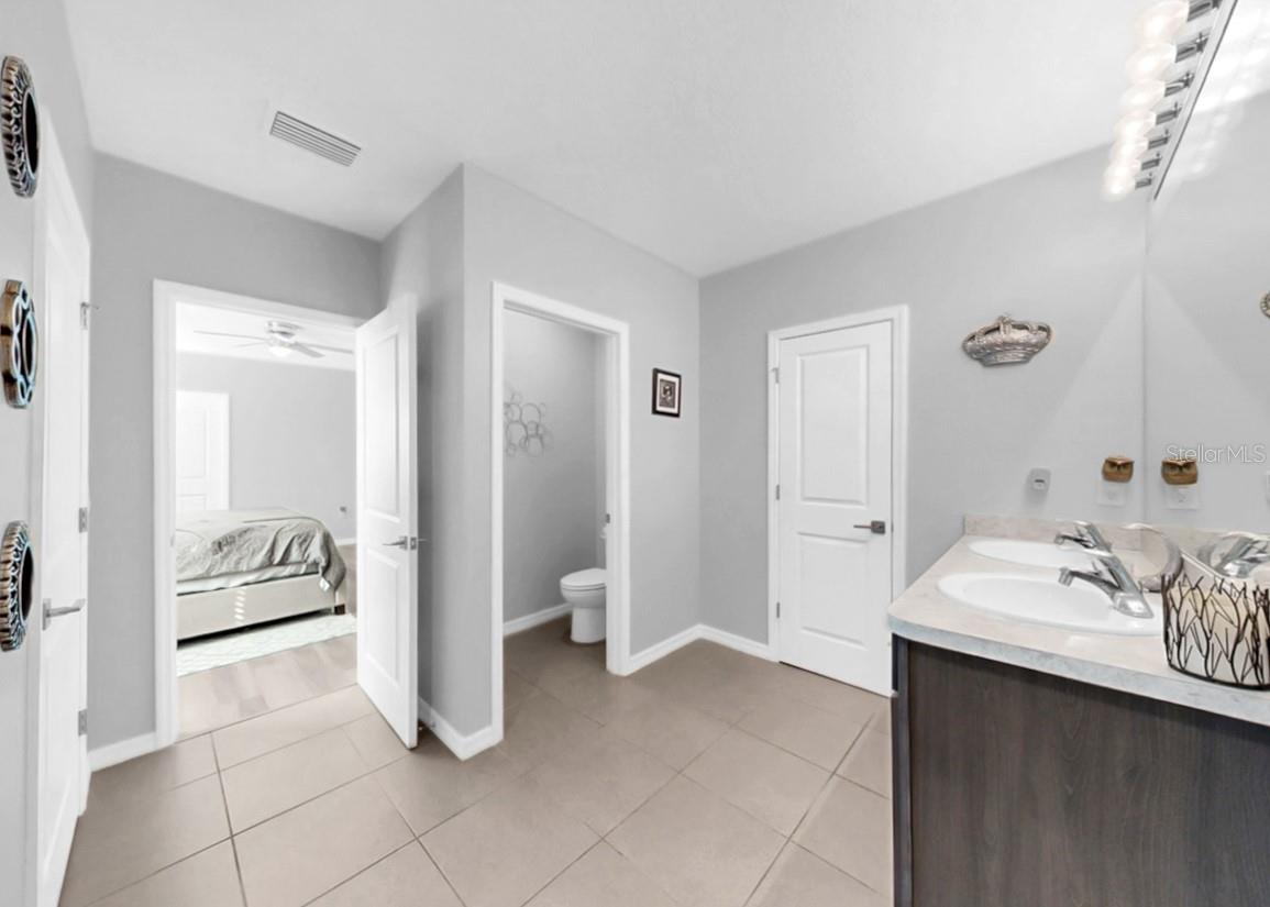 Image 32 of 49 For 11117 Leland Groves Drive