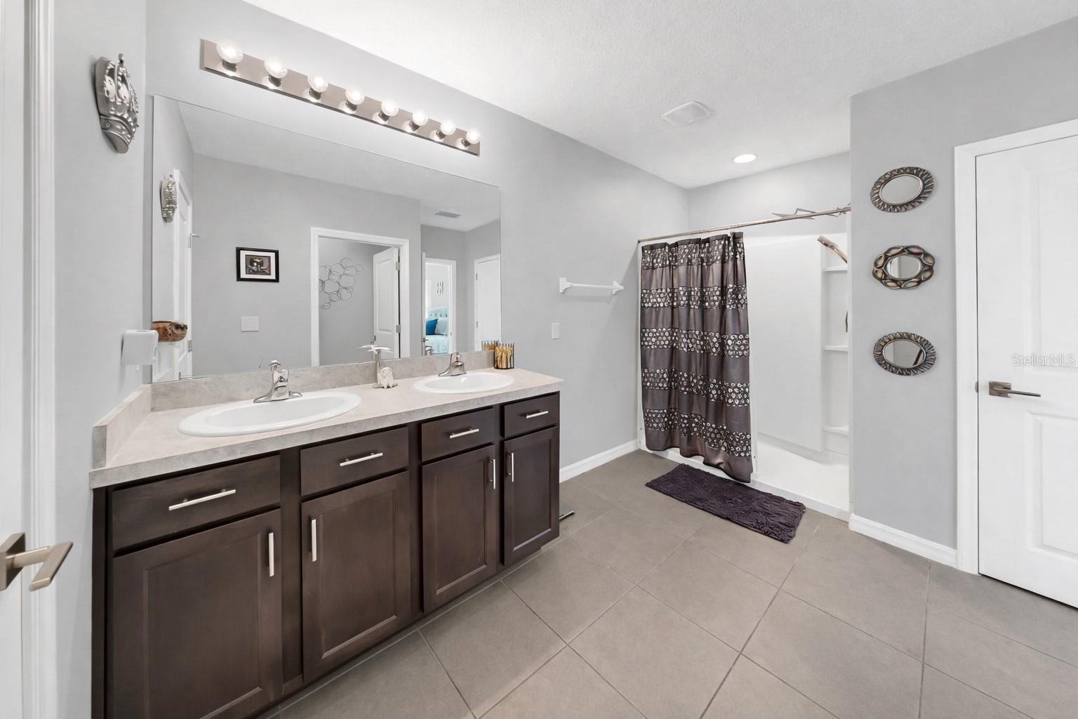 Image 33 of 49 For 11117 Leland Groves Drive