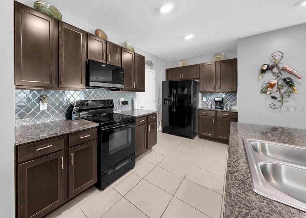 Image 9 of 49 For 11117 Leland Groves Drive