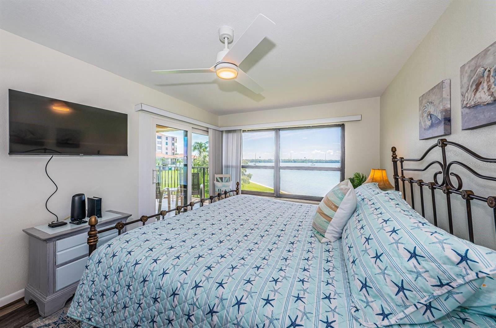 Image 11 of 24 For 6291 Bahia Del Mar Circle 207