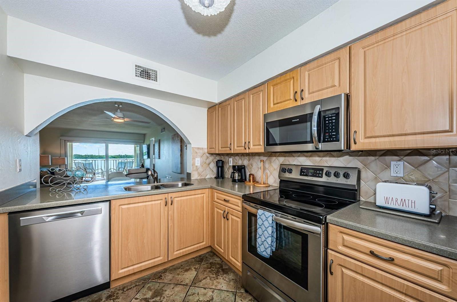 Image 8 of 24 For 6291 Bahia Del Mar Circle 207