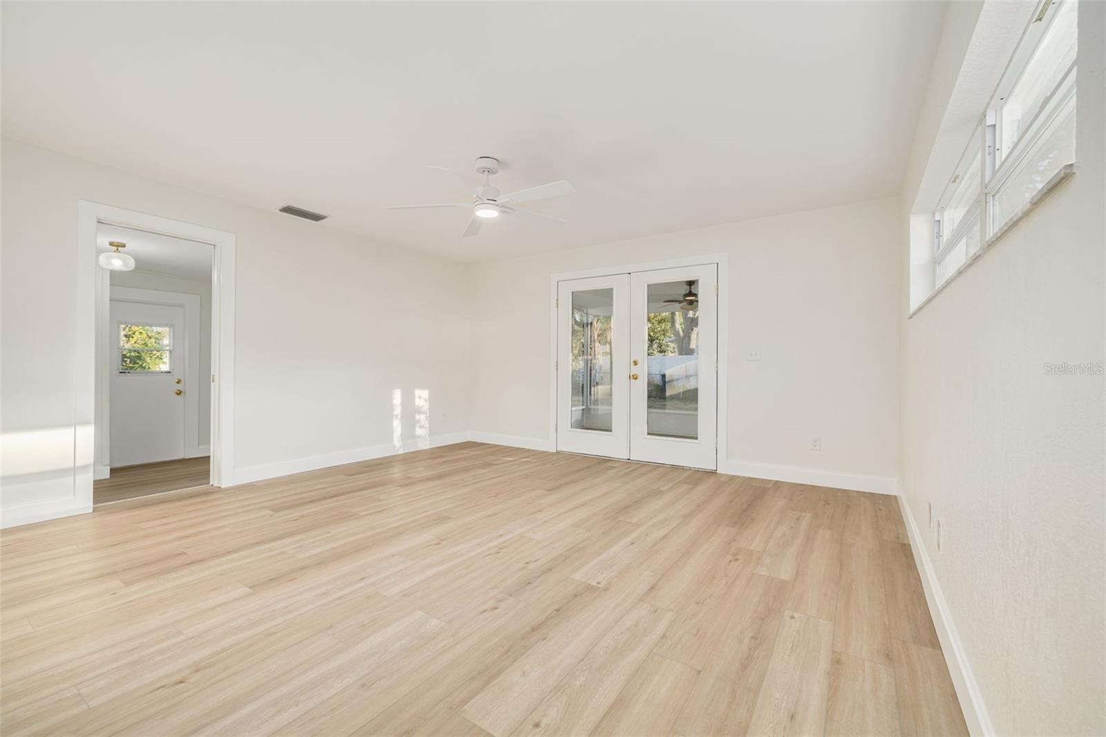 Image 21 of 33 For 8062 28th Avenue N