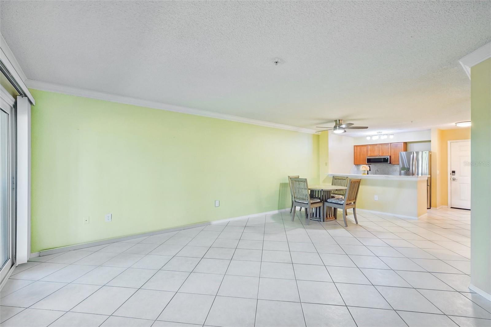 Image 17 of 68 For 2400 Feather Sound Drive 415