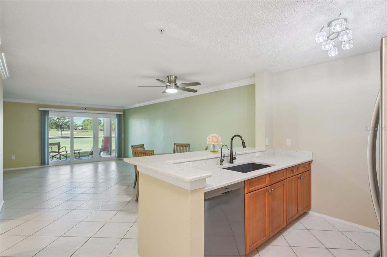 Image 21 of 68 For 2400 Feather Sound Drive 415