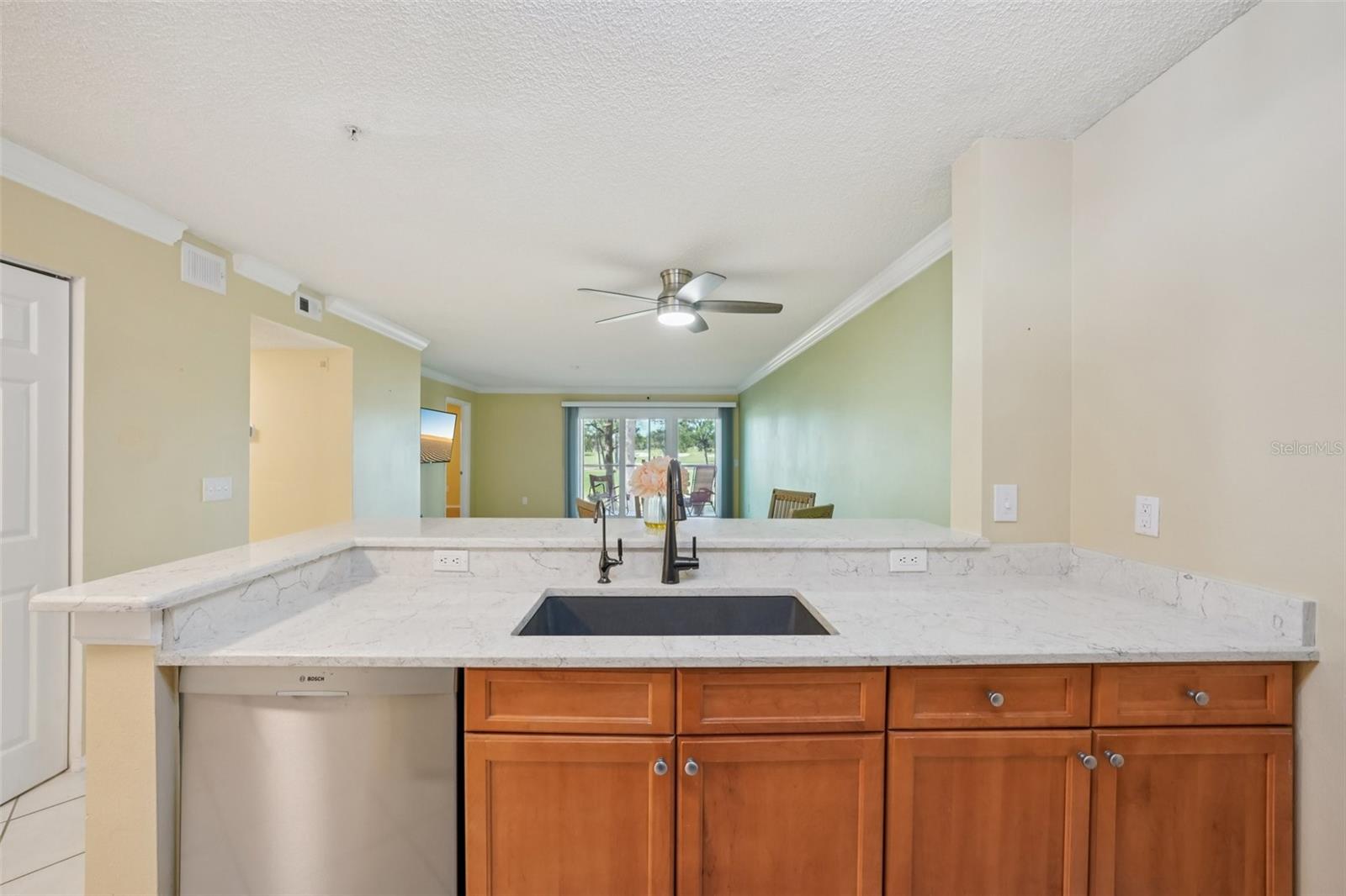 Image 24 of 68 For 2400 Feather Sound Drive 415