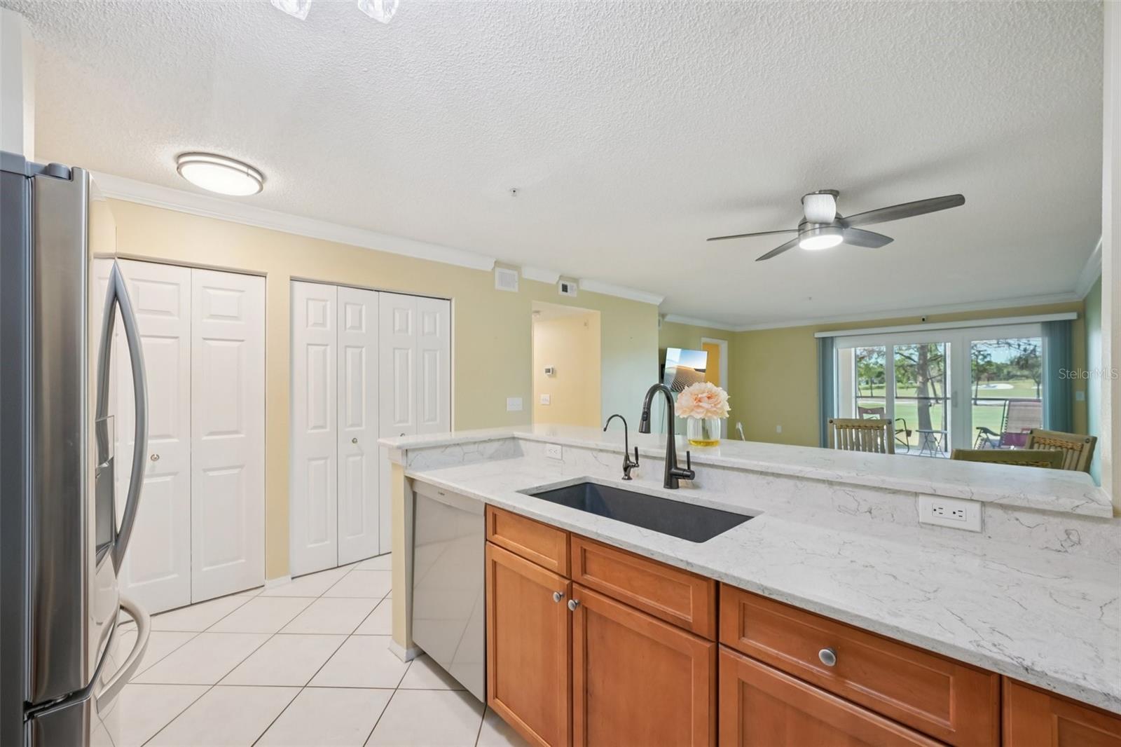 Image 25 of 68 For 2400 Feather Sound Drive 415