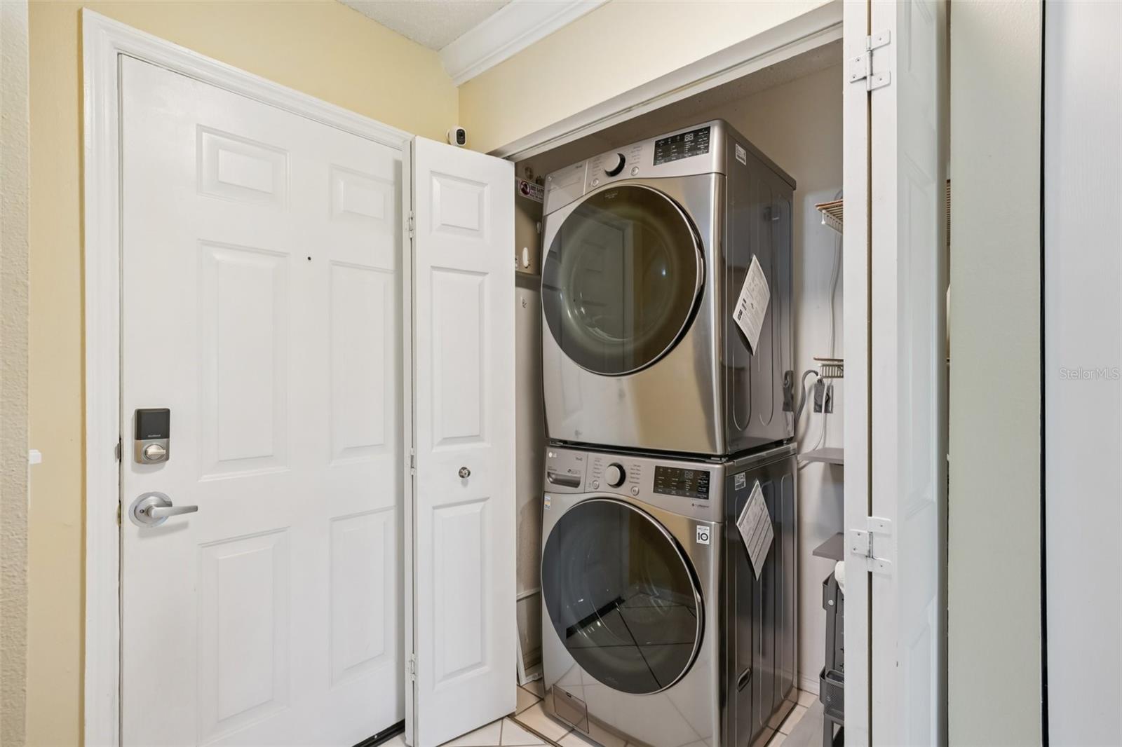 Image 28 of 68 For 2400 Feather Sound Drive 415