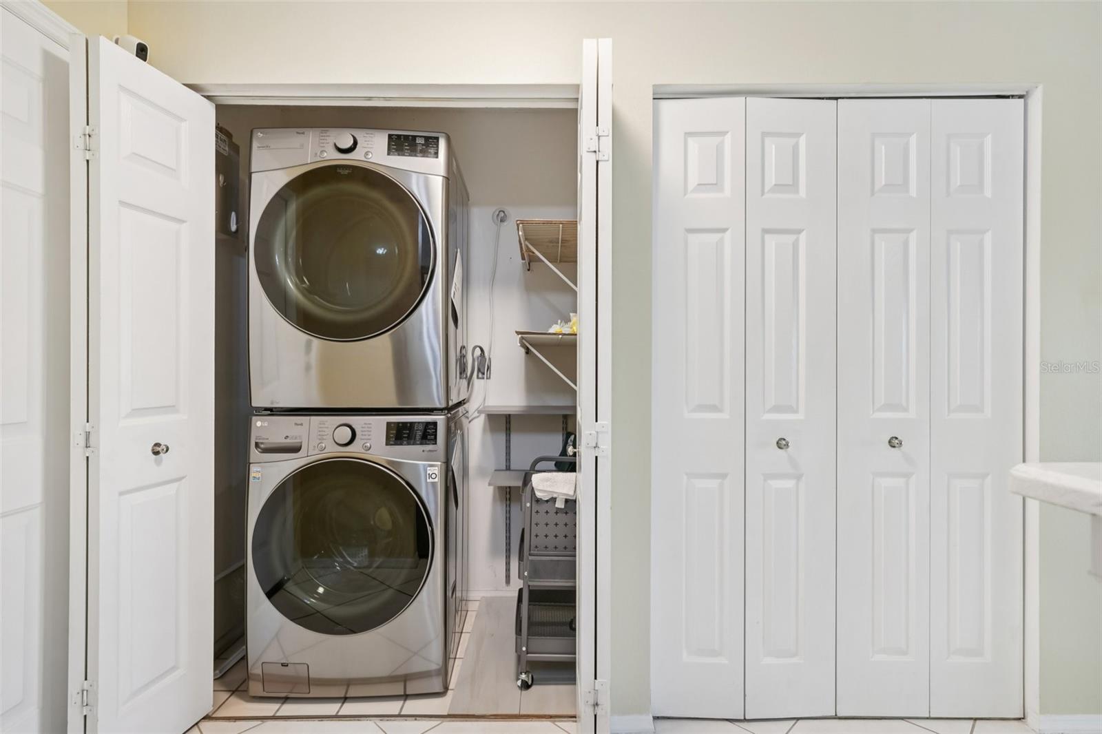 Image 29 of 68 For 2400 Feather Sound Drive 415