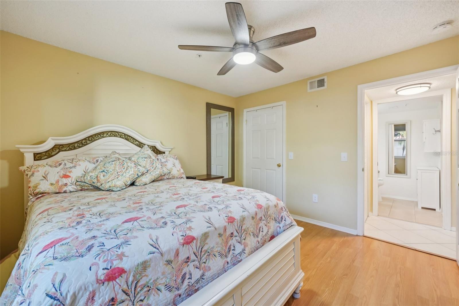 Image 32 of 68 For 2400 Feather Sound Drive 415