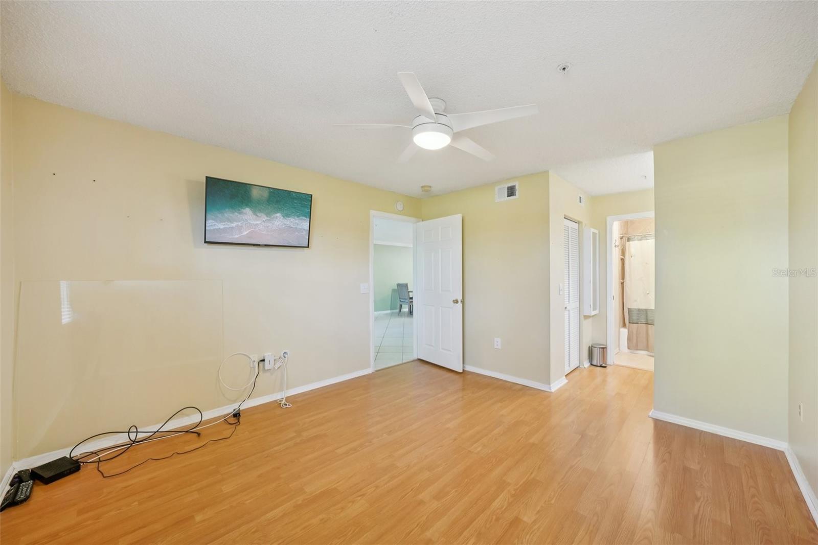 Image 39 of 68 For 2400 Feather Sound Drive 415