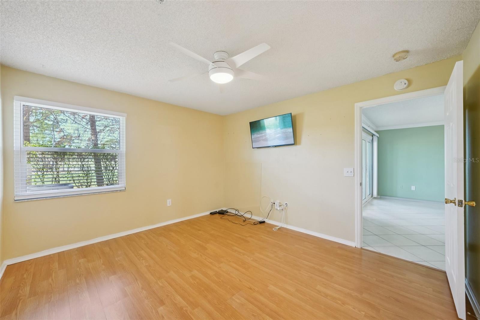 Image 40 of 68 For 2400 Feather Sound Drive 415