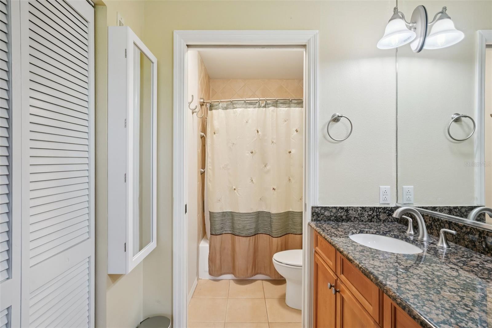 Image 42 of 68 For 2400 Feather Sound Drive 415