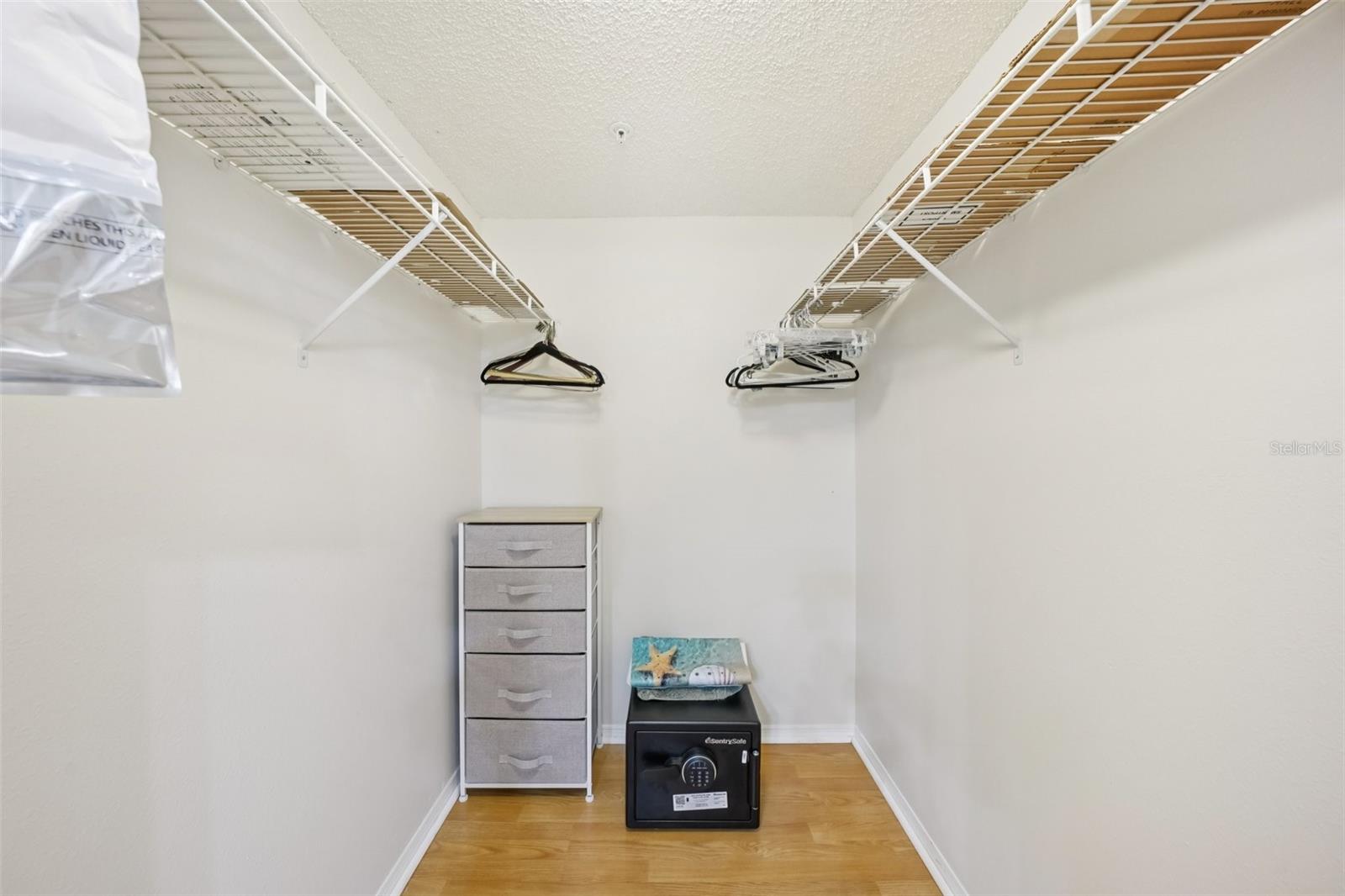 Image 45 of 68 For 2400 Feather Sound Drive 415