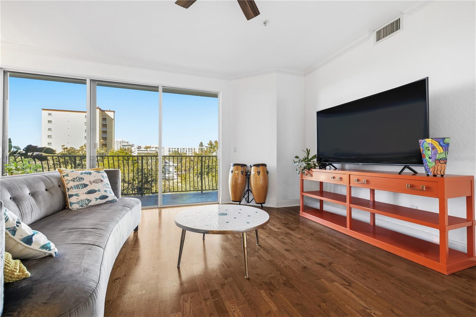 Image 3 of 15 For 750 4th Avenue S 403c