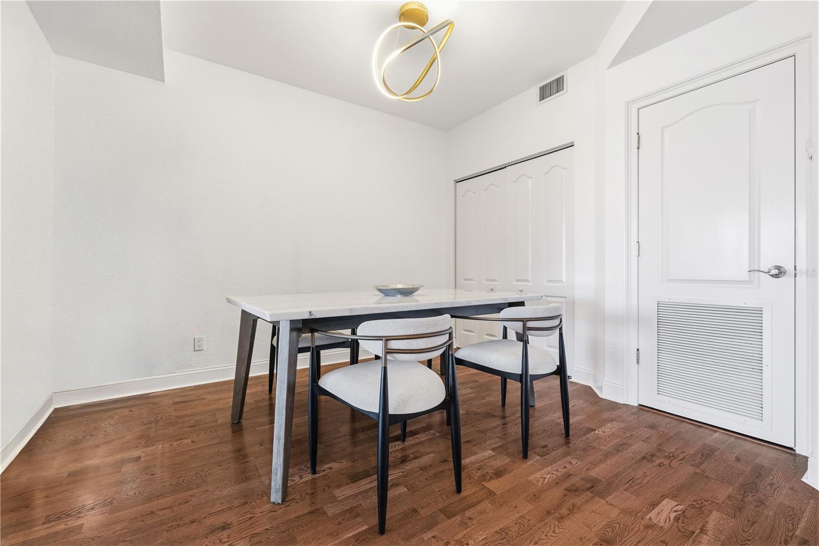 Image 5 of 15 For 750 4th Avenue S 403c