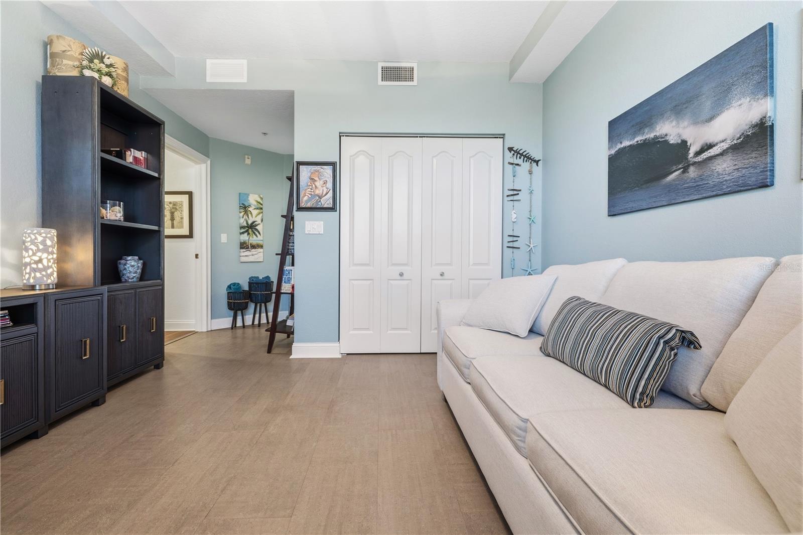 Image 8 of 15 For 750 4th Avenue S 403c