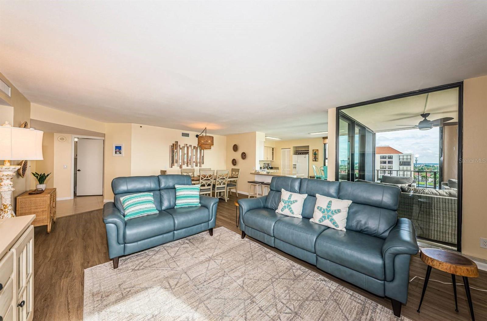 Image 11 of 27 For 6291 Bahia Del Mar Circle 903