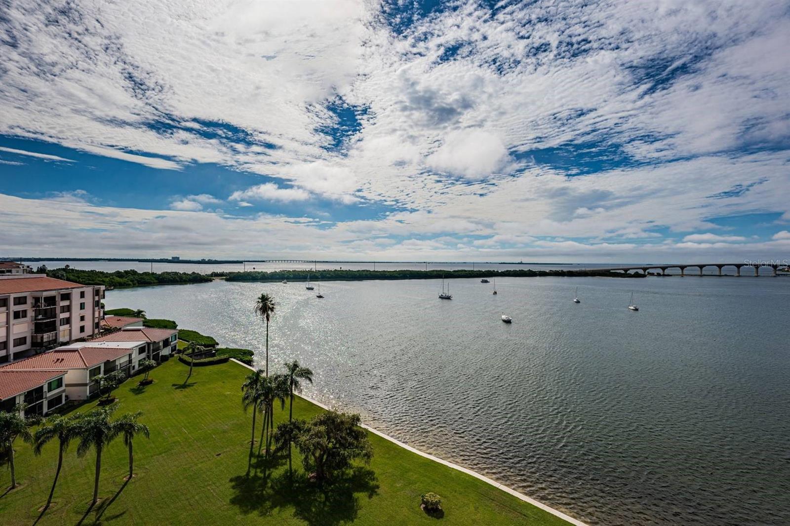 Image 23 of 27 For 6291 Bahia Del Mar Circle 903