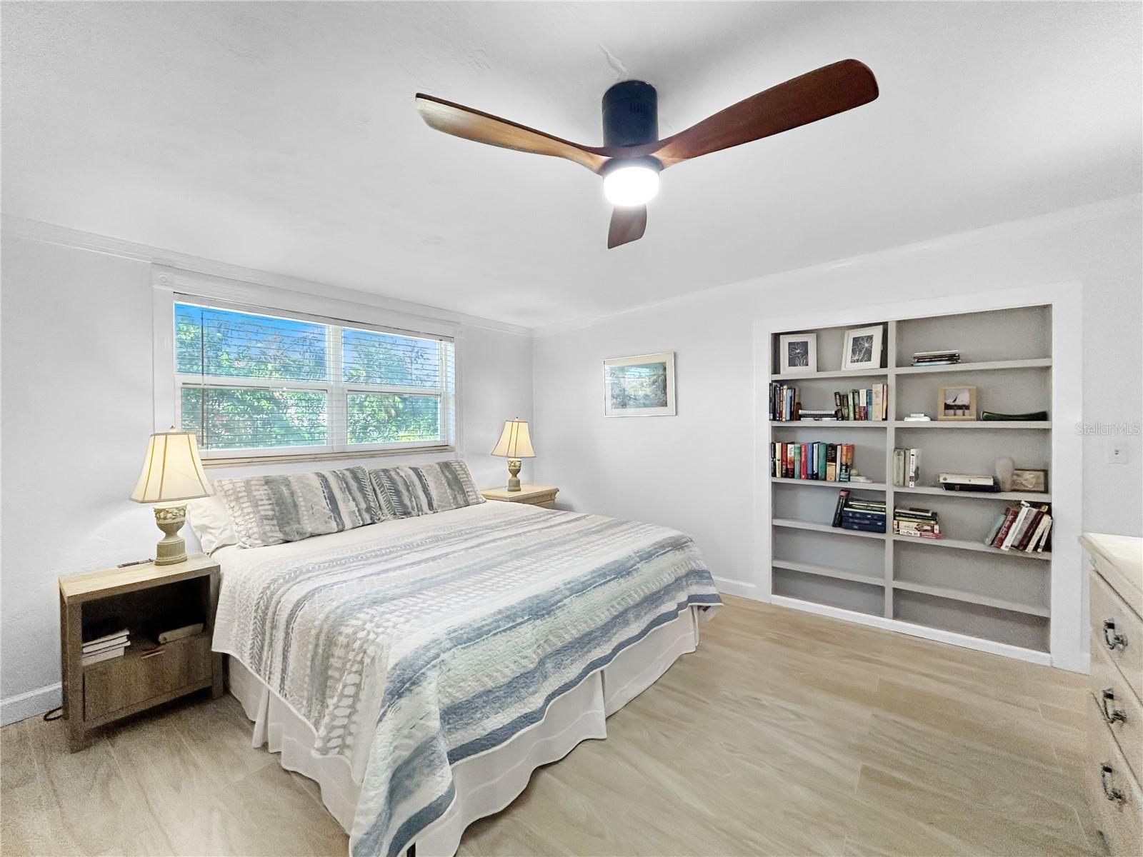 Listing photo id 21 for 7922 2nd Way N