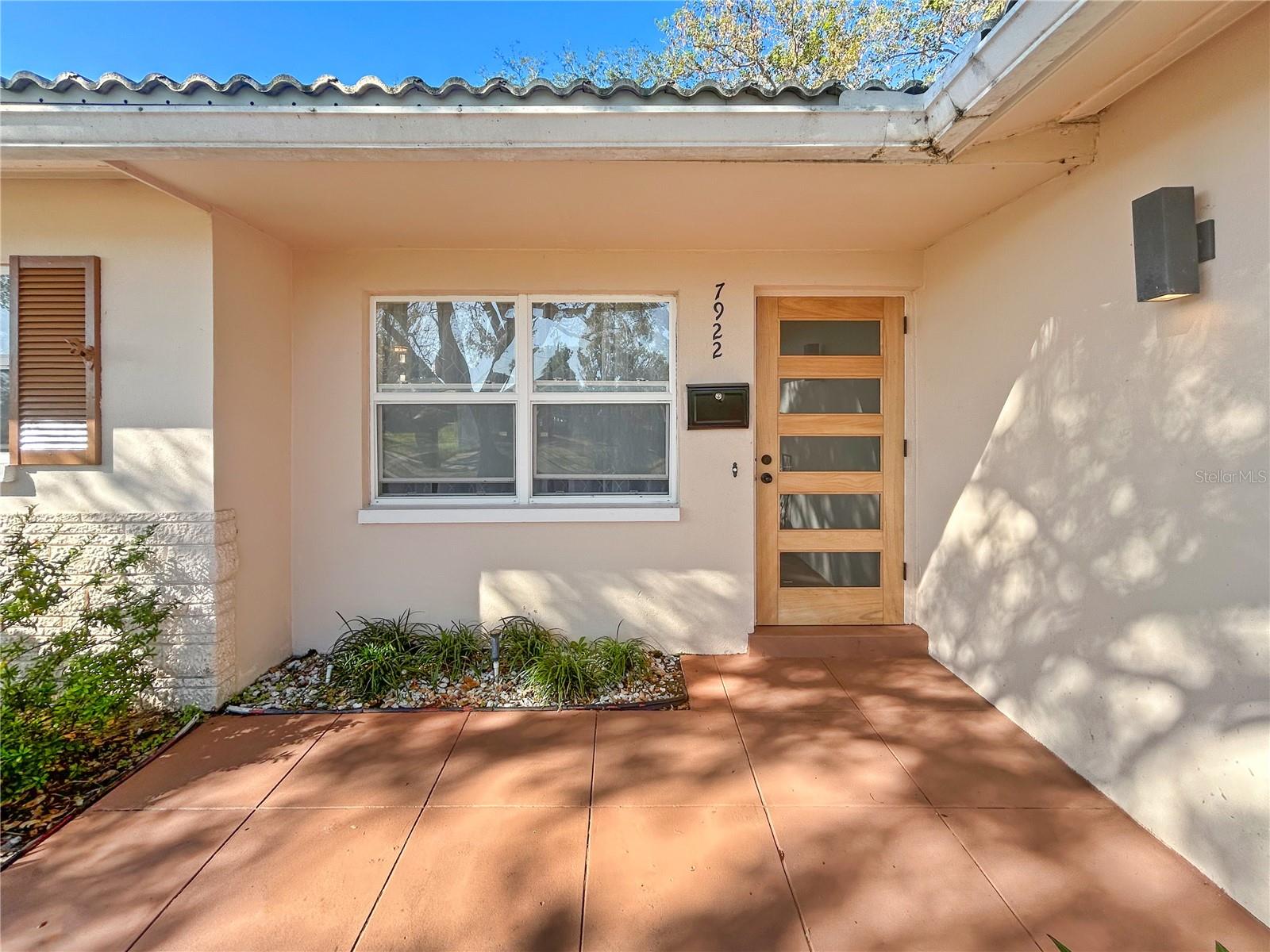 Listing photo id 2 for 7922 2nd Way N