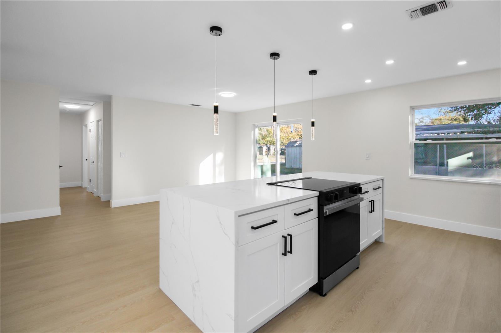 Listing photo id 9 for 5600 92nd Terrace N